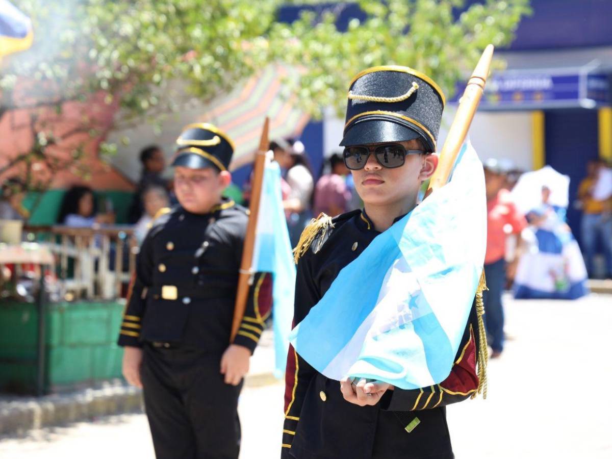 Hondureños celebran con fervor cívico los 204 años de independencia en todo el país