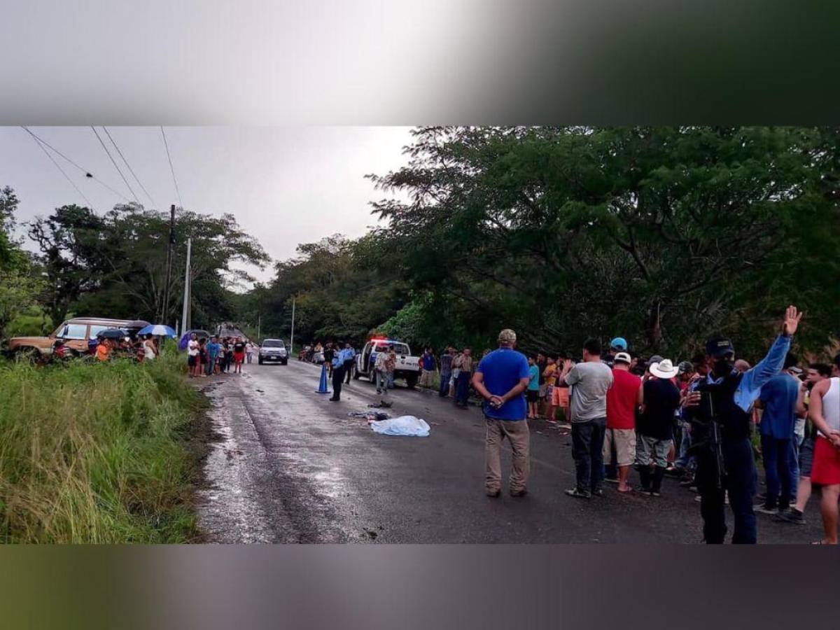 Decenas de personas se acercaron al sector para ver y lamentar lo ocurrido.