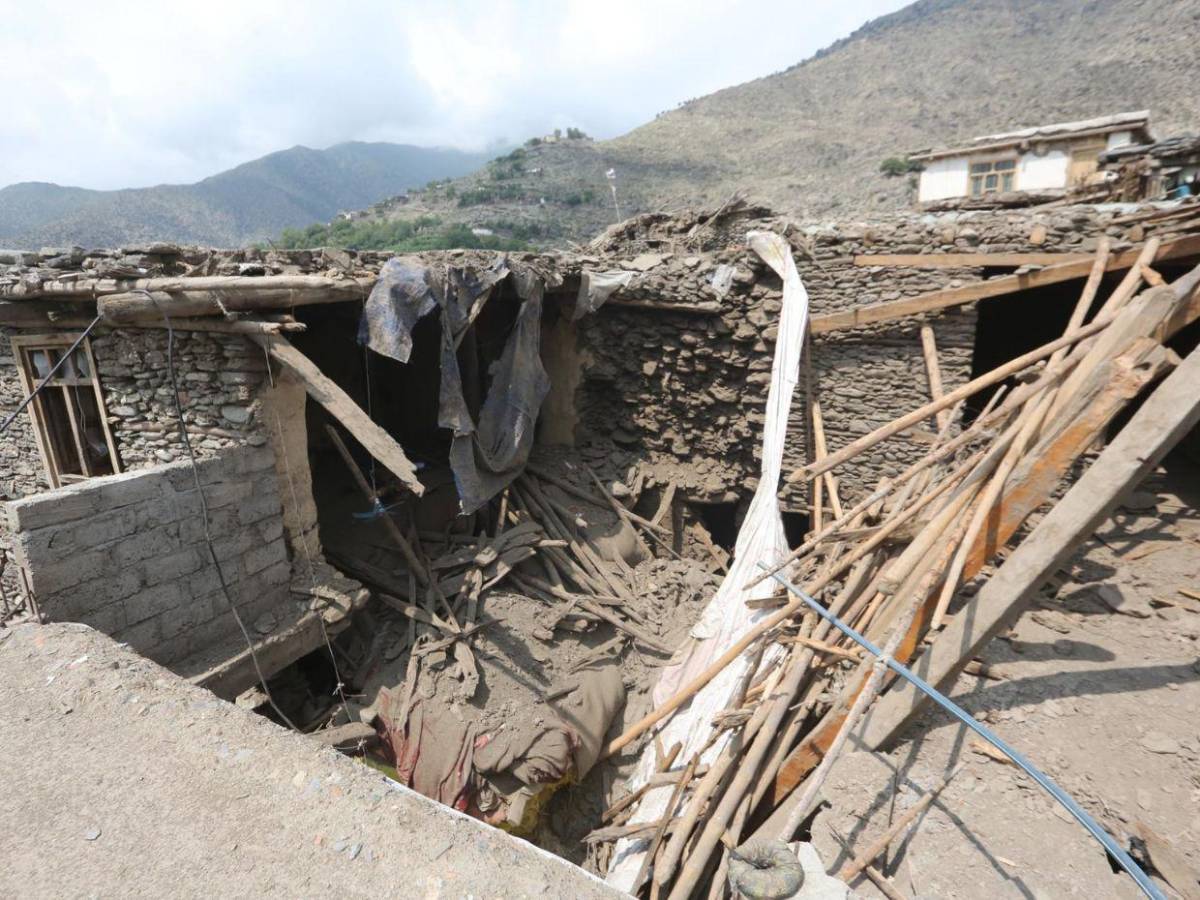 Los muertos por el terremoto de Afganistán superan los 1,400