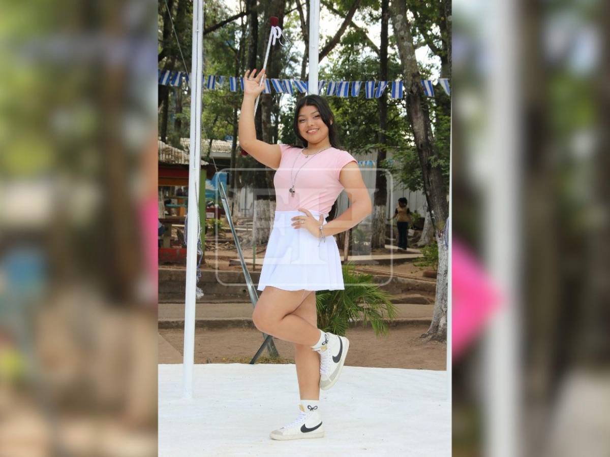 Con elegancia y precisión, palillonas del INTAE preparan su presentación para el 15 de septiembre