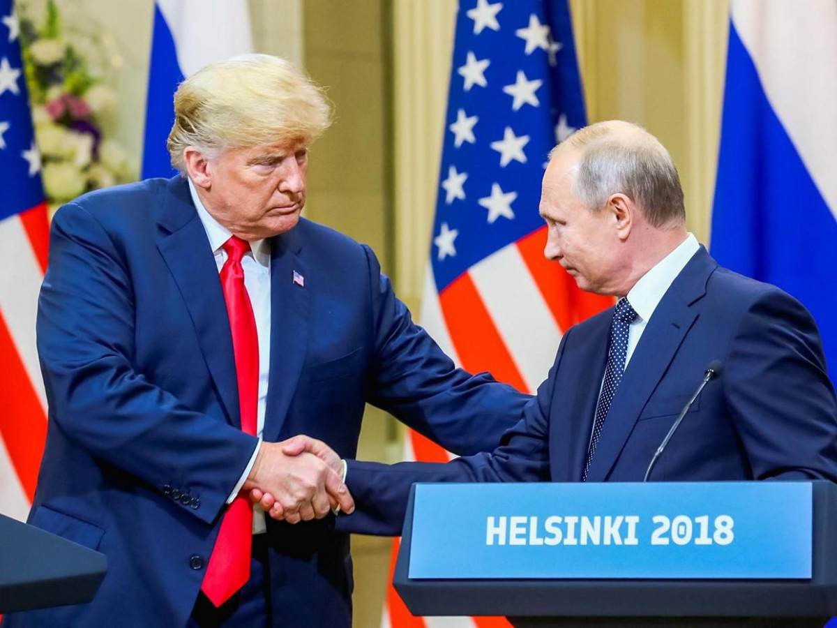 Entre alfombra roja y carteles de rechazo: así fue recibido Putin en Alaska