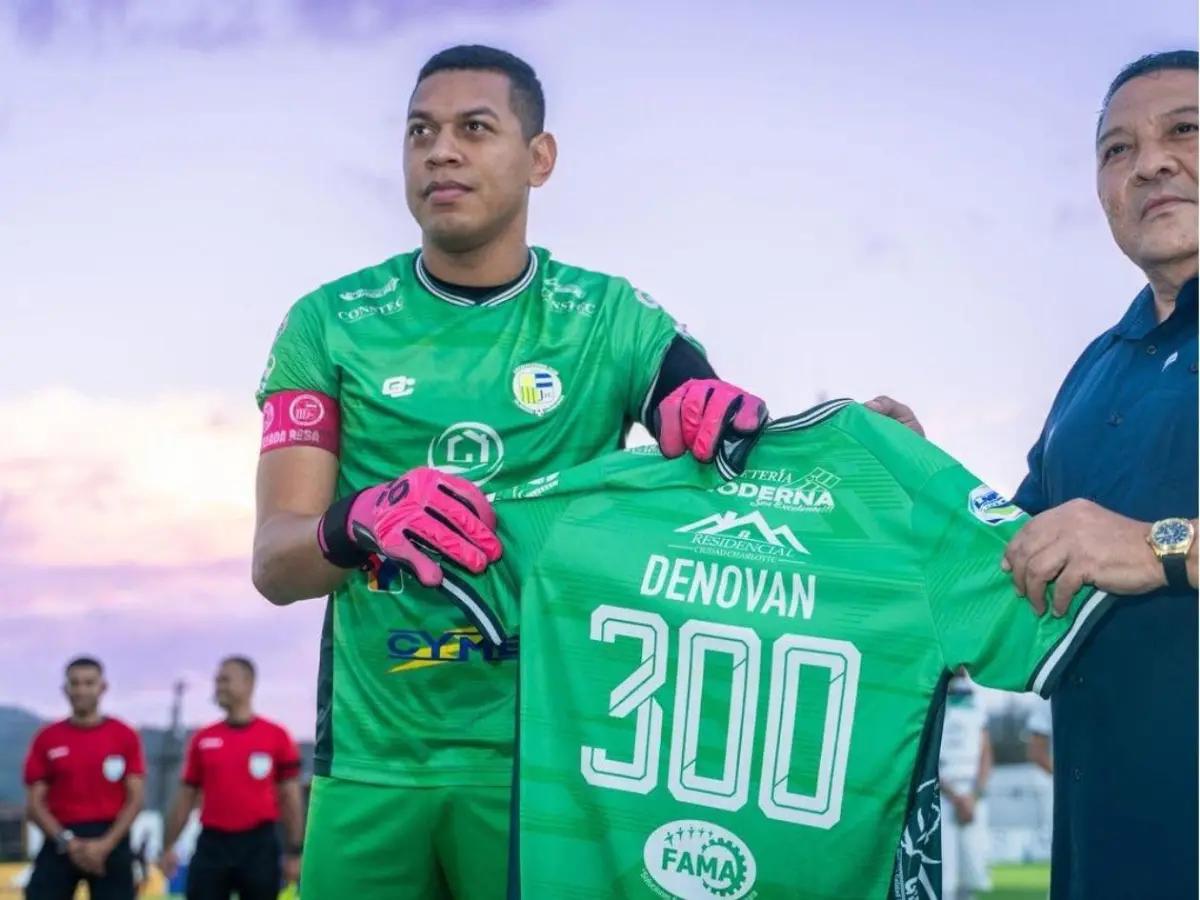 Alex López sorprende al salir a la defensa de Edrick Menjívar tras ataque de Denovan Torres