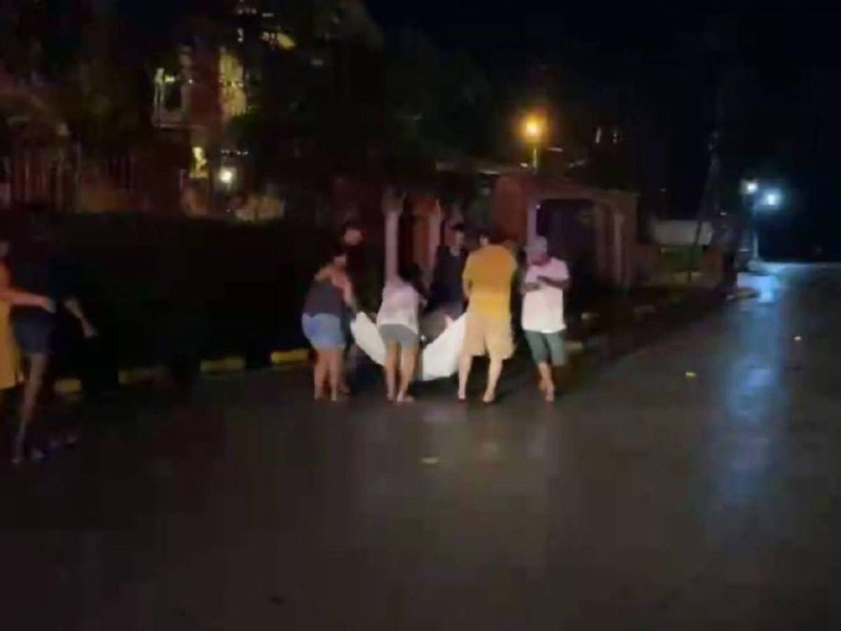 Quedó junto a su bicicleta: Vehículo a exceso de velocidad mata ciclista en Puerto Cortés