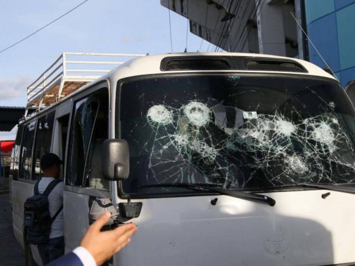 Policía busca a responsables de disturbios en alrededores del Estadio Nacional