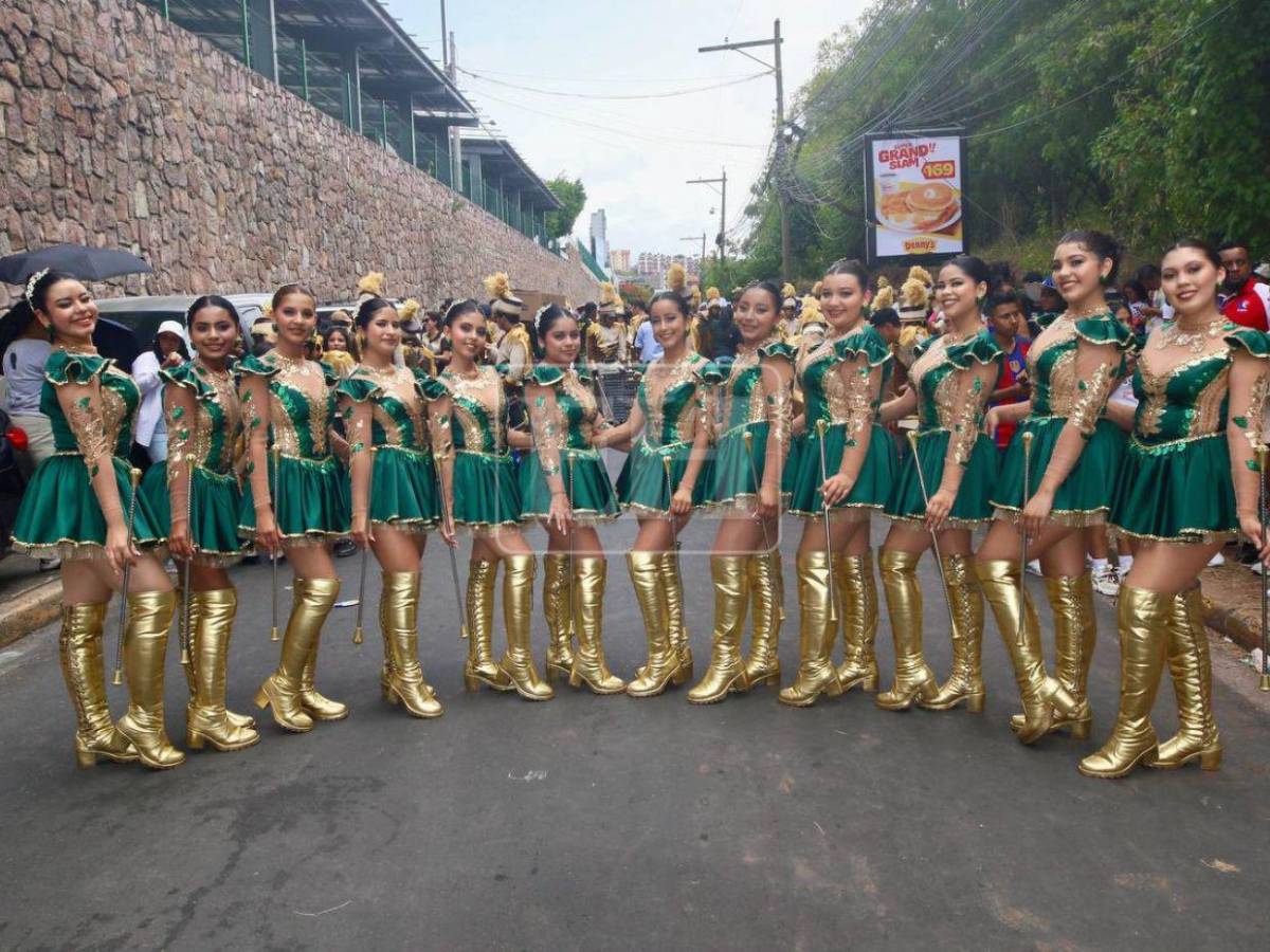 De trajes espectaculares a coreografías únicas: las palillonas que destacaron en los desfiles 2026