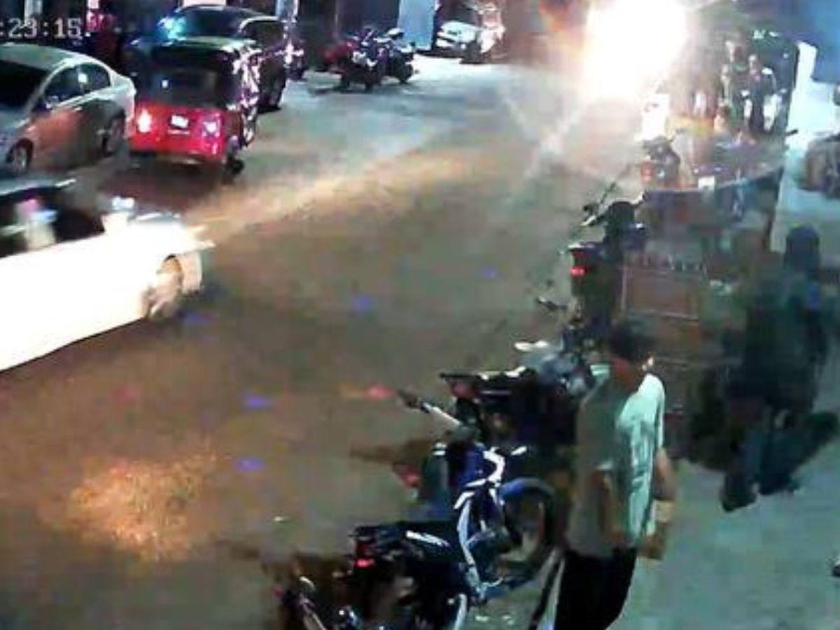 Cámaras captaron asalto en barrio Bella Vista: llegaron armados, con chalecos y encapuchados