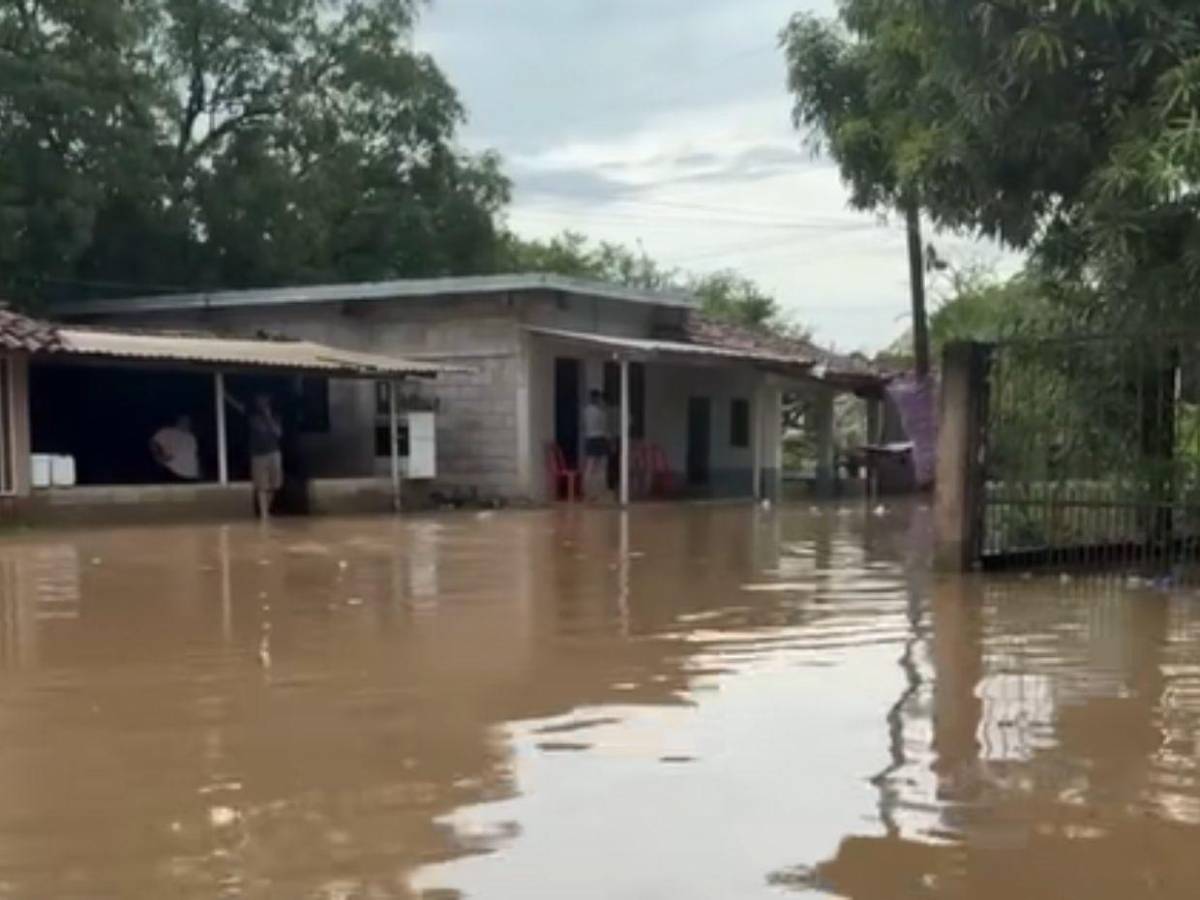 El Cubulero bajo el agua tras lluvias recientes; son al menos 63 viviendas inundadas