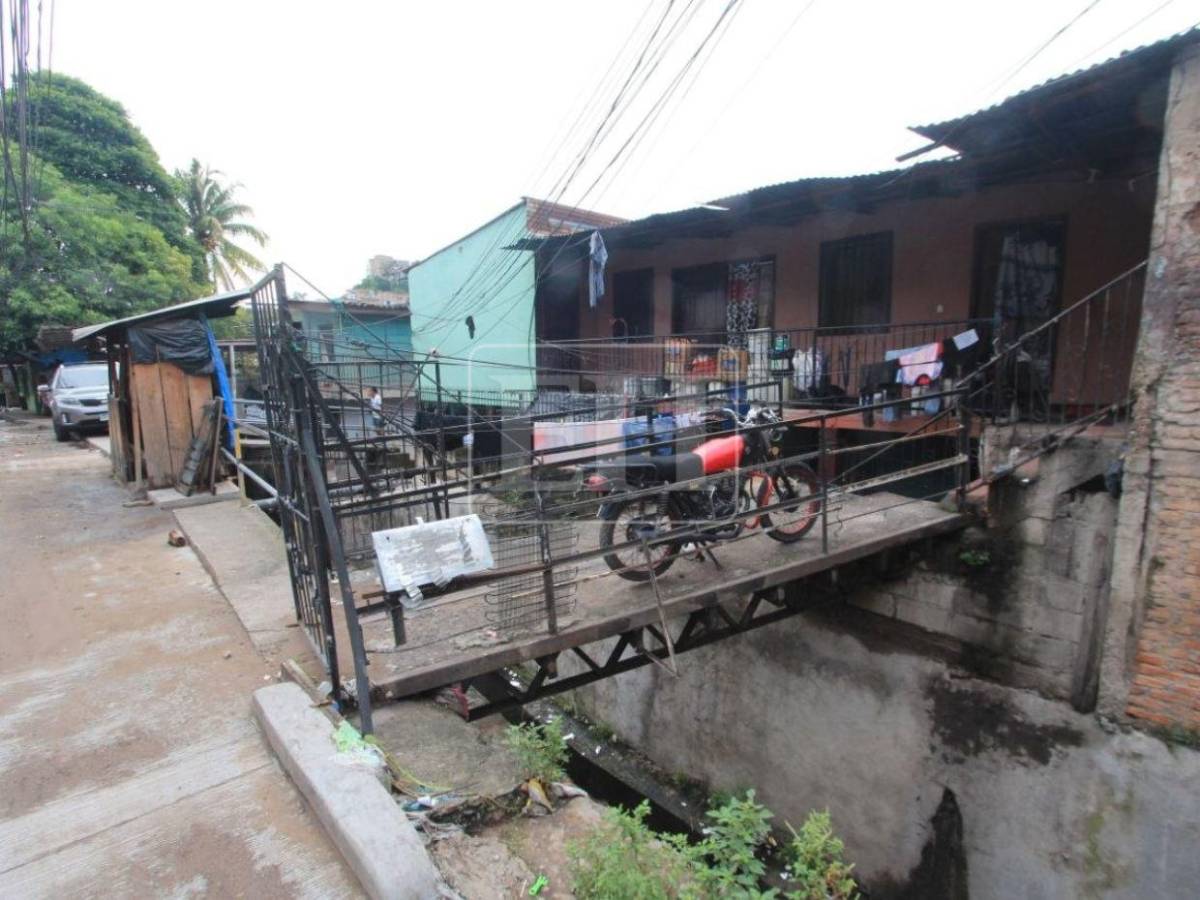 Basura en quebrada El Sapo aumenta riesgo de inundaciones en la 3 de Mayo