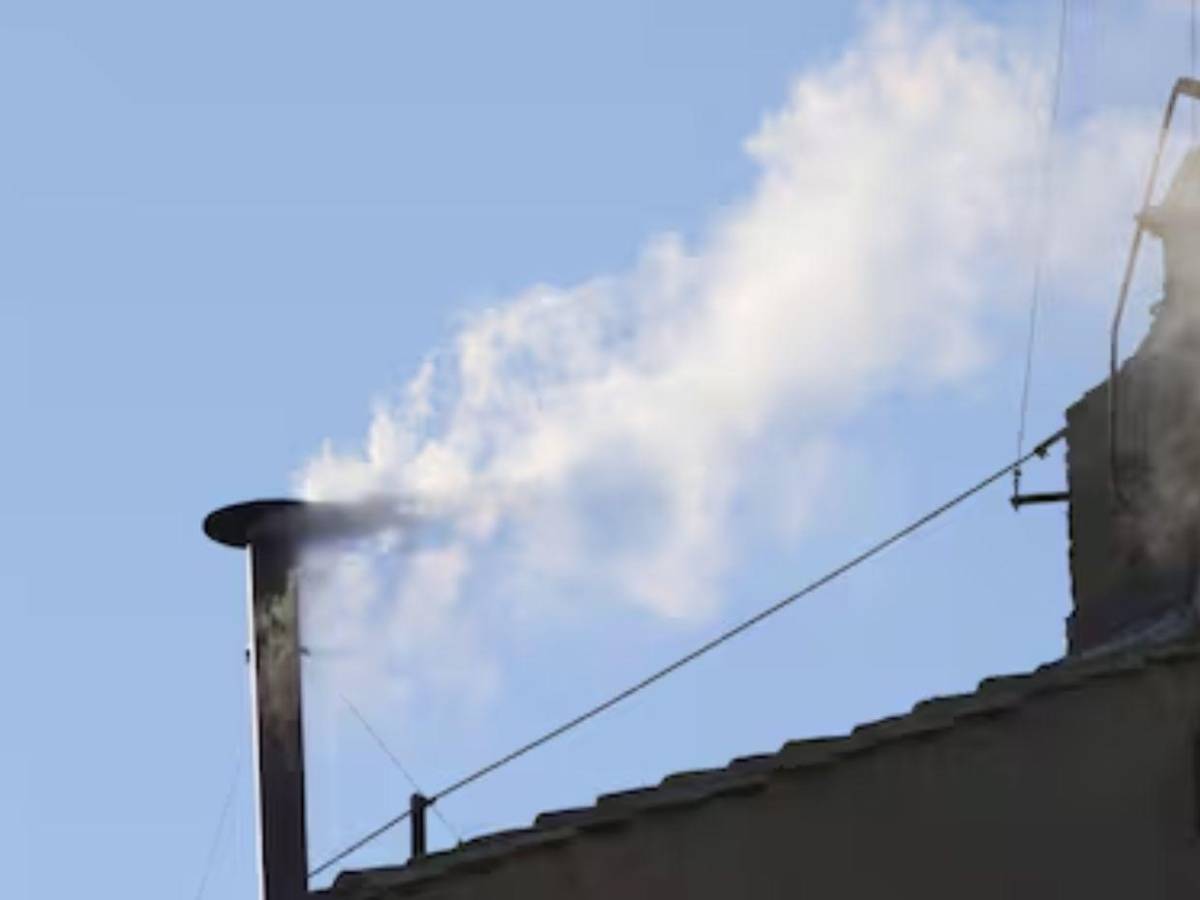 Entre fumata blanca y campanas: así fue el anuncio tras la elección del nuevo Papa