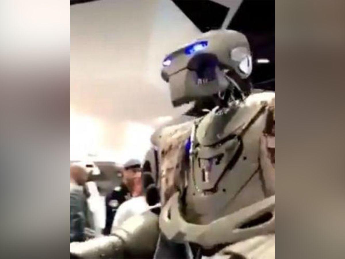 ¿El rey de Bahrein tiene un guardaespaldas robot?