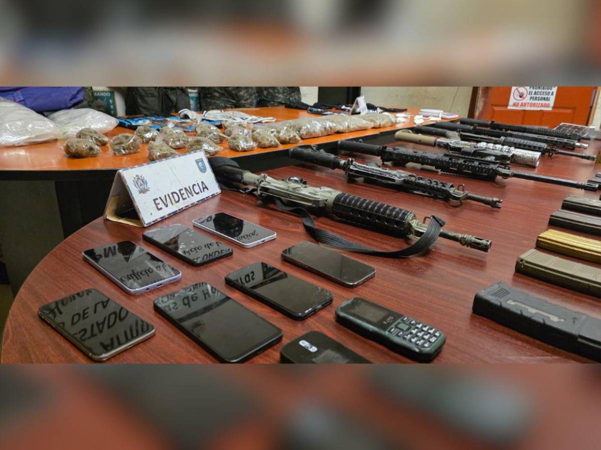 Fusiles AR-15, droga y equipo tecnológico: así fue el fuerte decomiso en residencial de San Pedro Sula