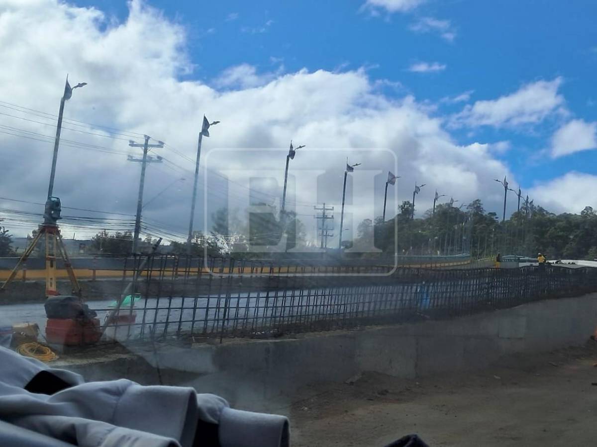 Caos vial en anillo periférico por cierre de puente Papa Francisco