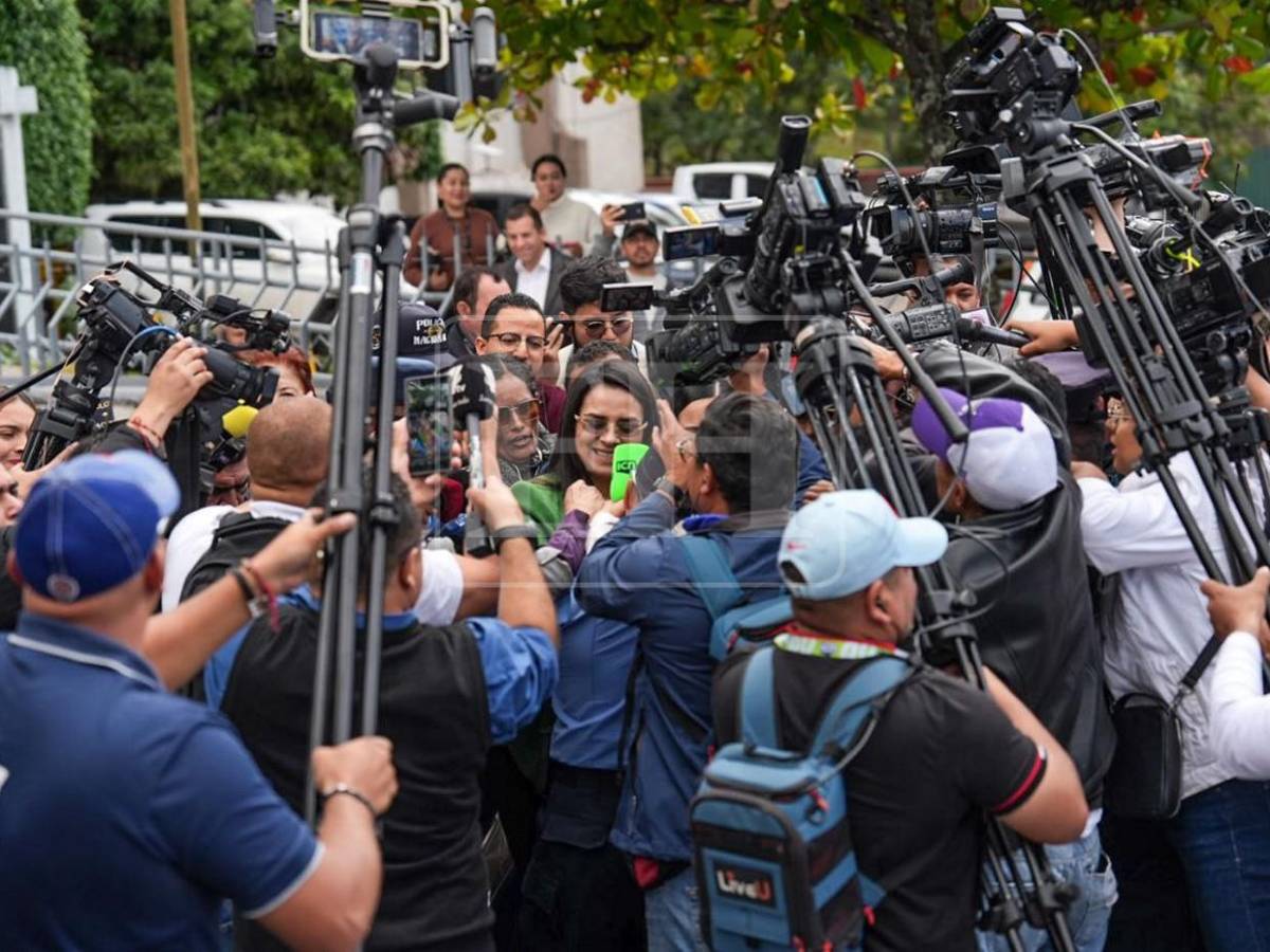 Isis Cuéllar sale sonriendo de la CSJ, sin curul y sin cárcel