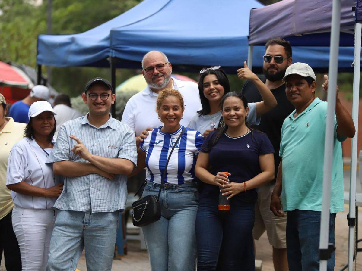 Revelado: Lo que hizo Xiomara Castro y Roberto Contreras para juego de tiktokers vs El Salvador