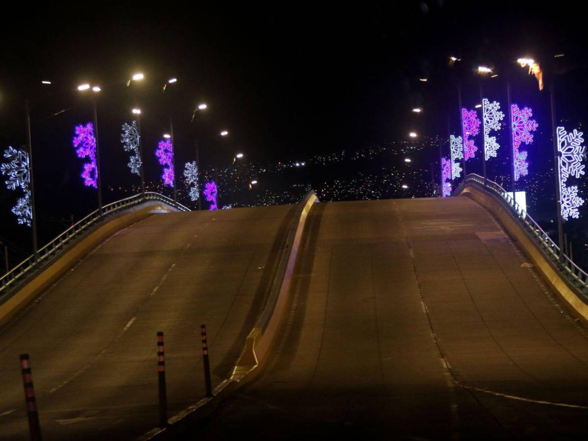 La capital viste sus noches de luces y alegría en la víspera de Navidad La capital viste sus noches de luces y alegría en la víspera de Navidad
