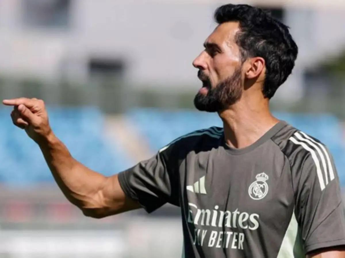 Álvaro Arbeloa no es interino en Real Madrid; salario y tuvo que aceptar fichaje que Xabi no quiso