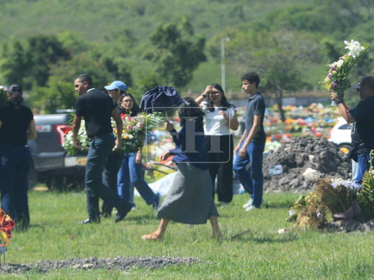 Doloroso último adiós a Claudia Garay, víctima del trágico derrumbe en la capital