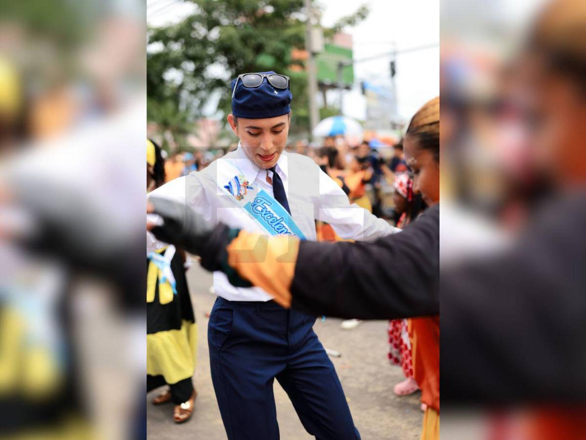 La Bicha Catracha se roba el show en los desfiles de San Pedro Sula