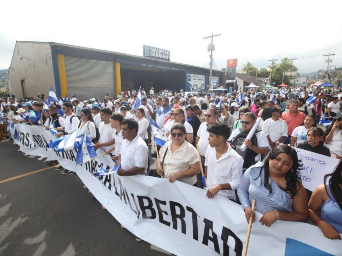 Sin democracia no hay paz: los mensajes en la marcha del Partido Nacional