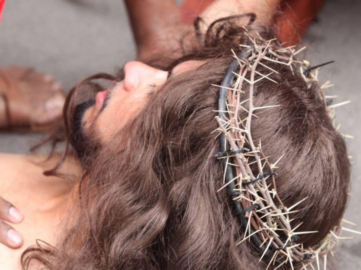 Sacrificio, dolor y el mal: Las 20 mejores imágenes que dejó el Vía Crucis en la capital