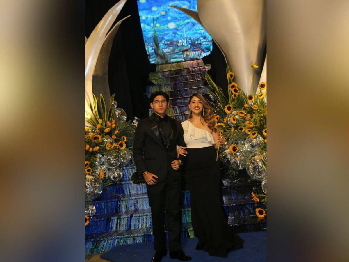 Desfile de los seniors 2025 de la Dowal School junto a sus padres