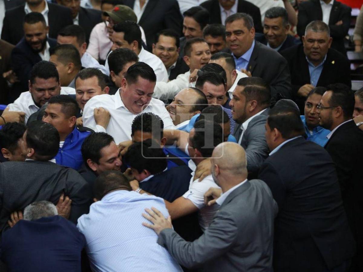 Zafarrancho en el CN: diputados se van a los empujones por destitución de Johel Zelaya