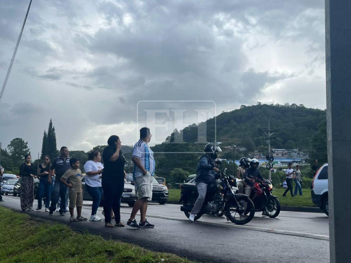 Se volcó y terminó en el carril contrario: accidente de rapidito deja varios heridos en El Durazno