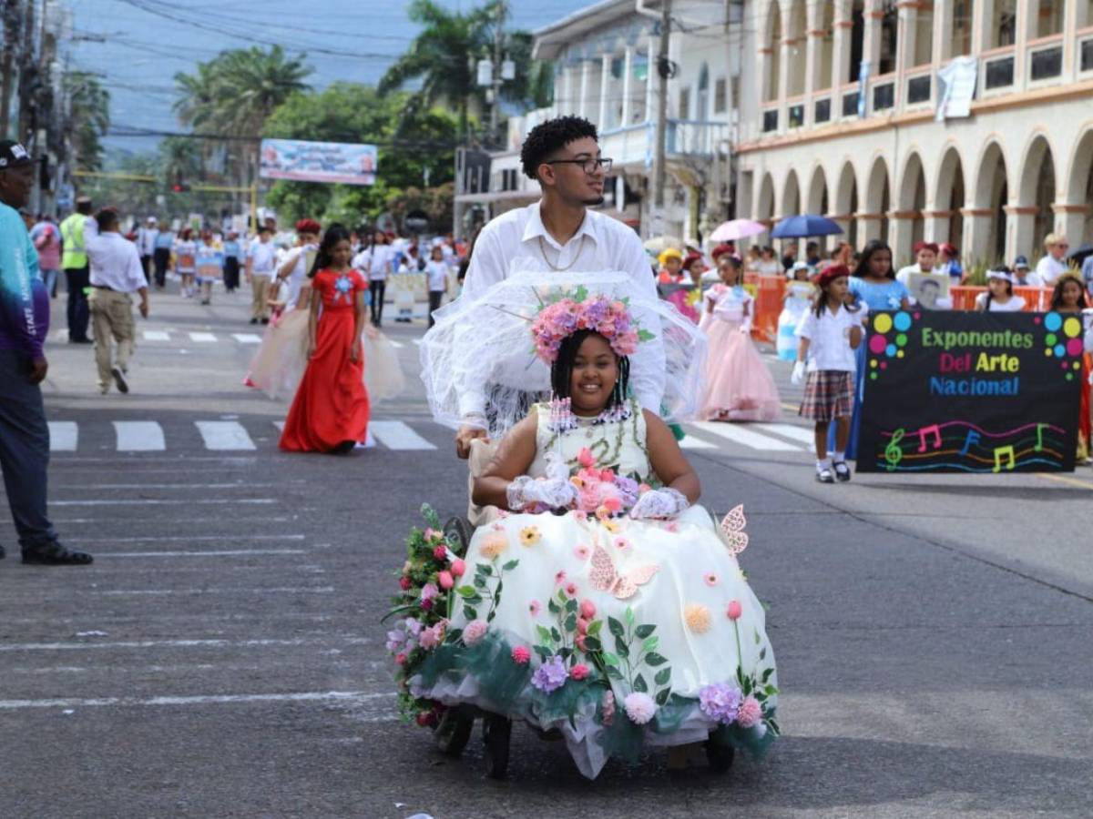 Vibrantes colores, ritmo y bailes: así vive La Ceiba las fiestas patrias