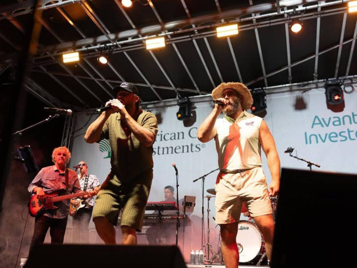 Travis Kelce publica por primera vez fotos con Taylor Swift y revela su vida fuera del campo