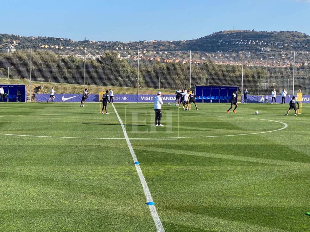 En cancha de gigante de España y el único jugador que faltó: El primer entreno de Honduras con nuevo DT