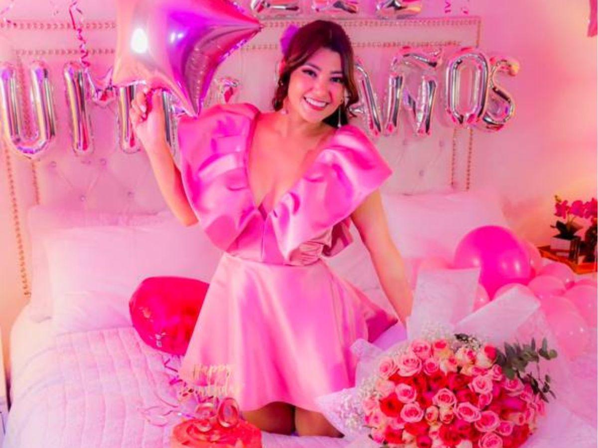 ¡Bienvenidos los 30! Milagro Flores celebra con romántica cena y espectaculares fotos su cumpleaños