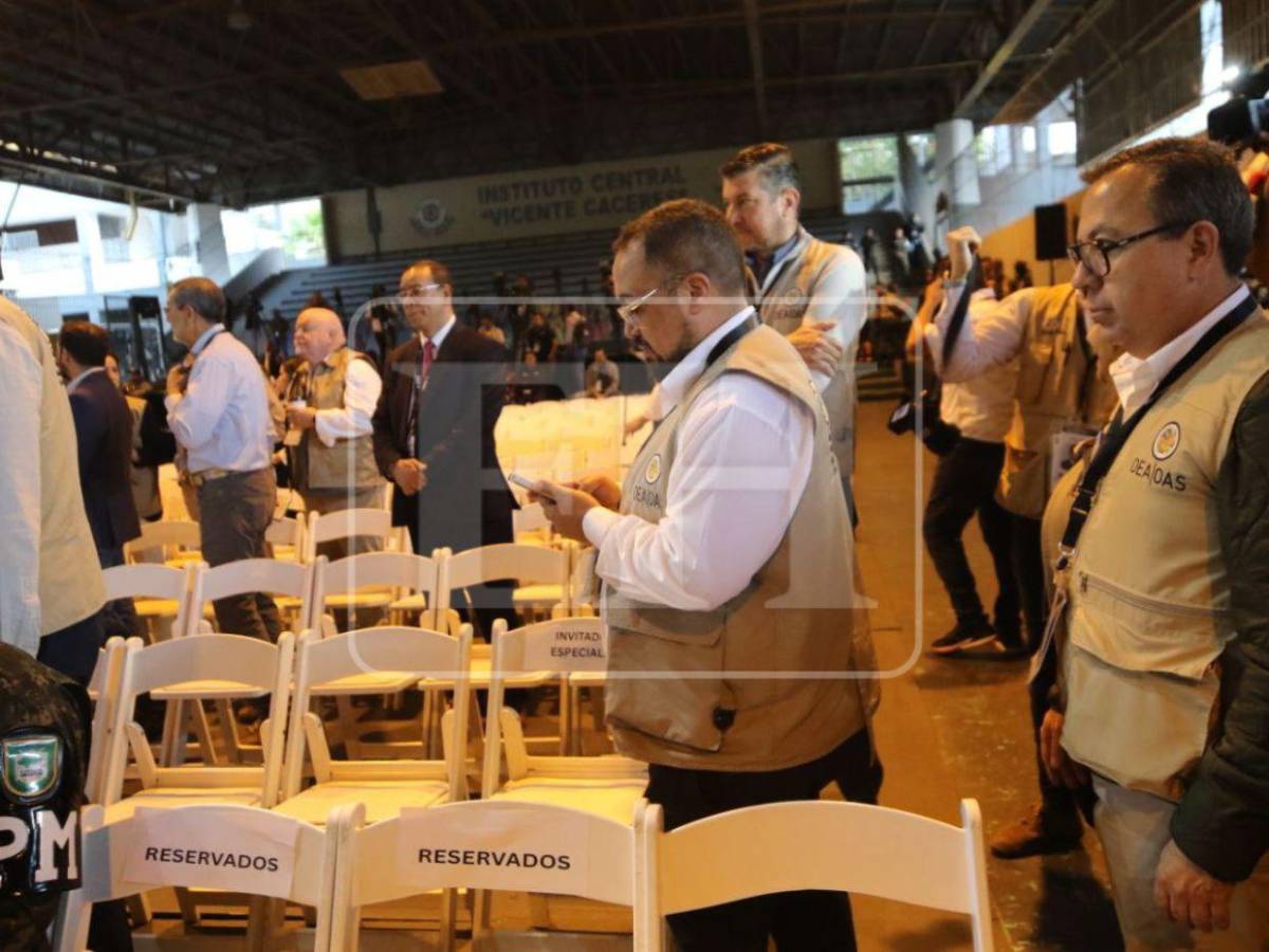 Con la ausencia de Cossette López y la presencia de la MOE-OEA, dan apertura a las elecciones generales