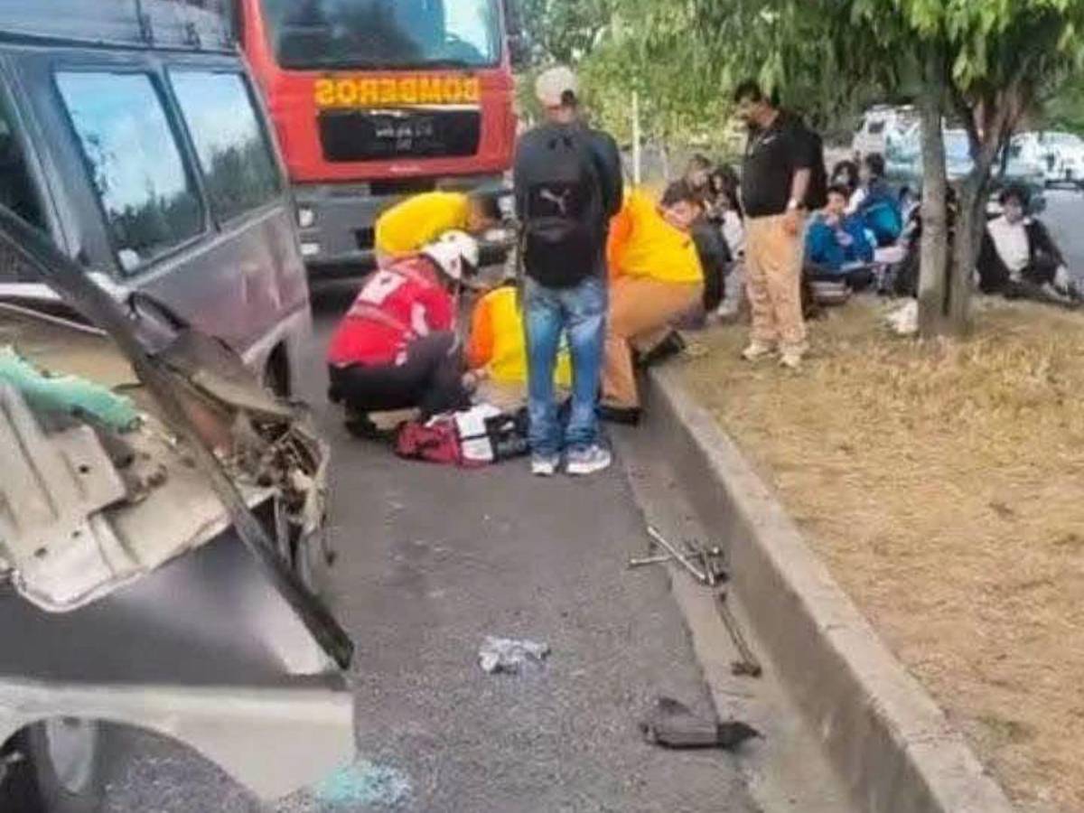 ¿Licencia vencida y exceso de velocidad? Lo que enfrenta conductor de bus escolar accidentado en el anillo