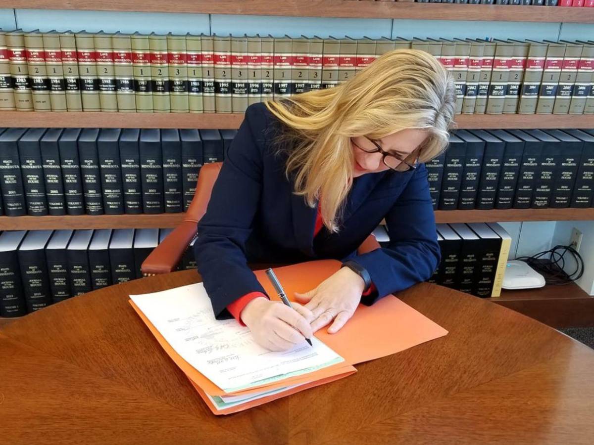¿Quién era Melissa Hortman, la congresista demócrata en EE UU asesinada junto a su esposo?