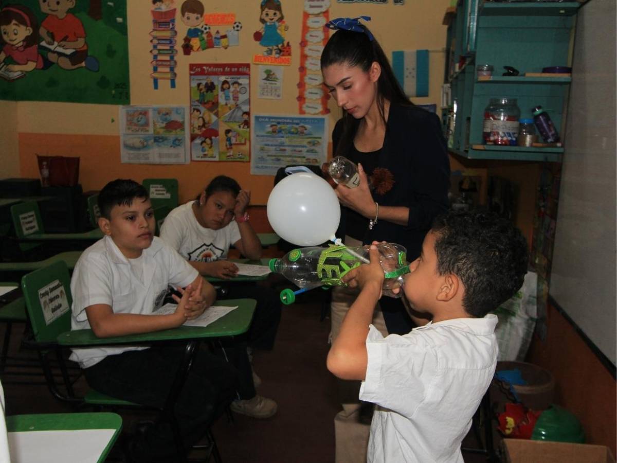 Guardianes del planeta promueven el reciclaje en  escuelas de la capital