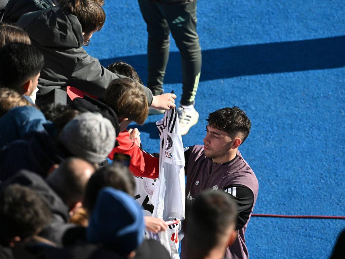 Real Madrid arropa a su afición y despierta ilusión en su penúltima práctica