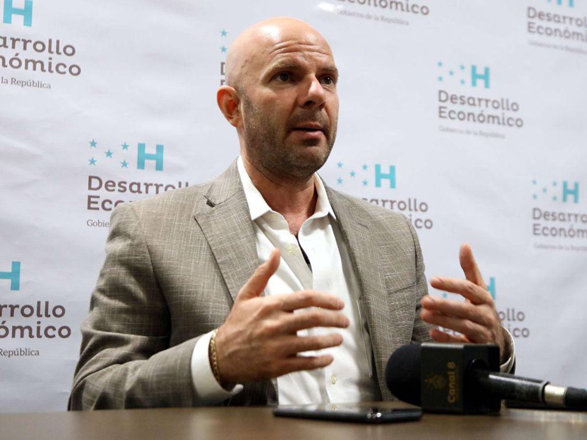 ¿Quiénes son los funcionarios del PSH criticados por Nasralla tras polémica fotografía?