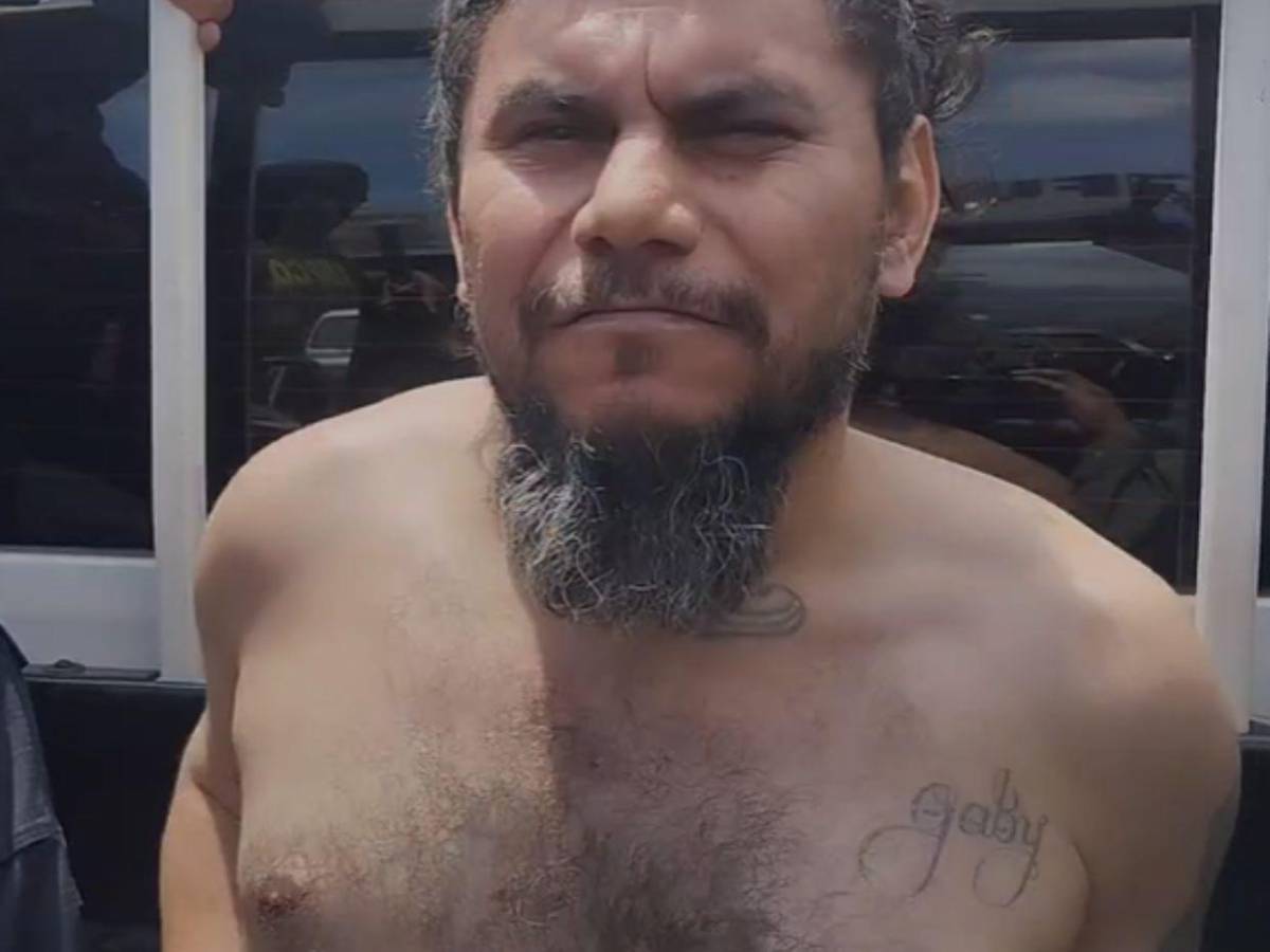'Rifando' al ser capturado: El Rayo Santana, máximo líder de la Pandilla 18 en la capital 'Rifando' al ser capturado: El Rayo Santana, máximo líder de la Pandilla 18 en la capital