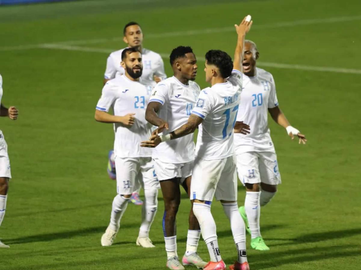 Lo que hizo la pareja del año, lindas chicas y bronca: Postales del triunfo de Honduras vs Nicaragua