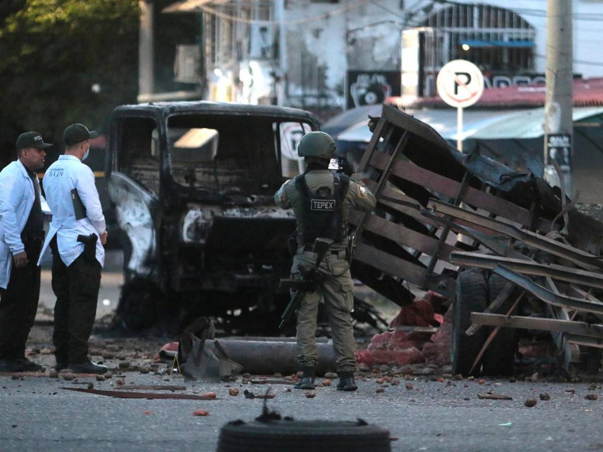 Destrozos y once heridos tras explosión de coche bomba en Cúcuta, Colombia