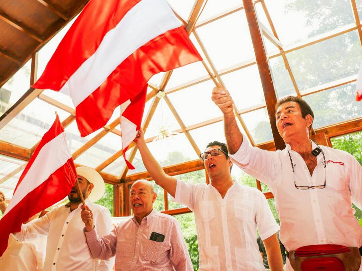 Nasralla recorre Puerto Cortés y Santa Rosa de Copán para reunirse con votantes y líderes locales