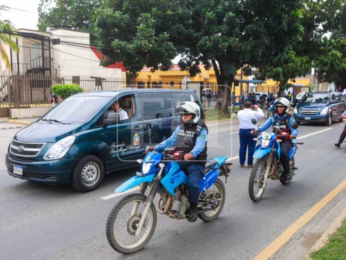 Con dolor y tristeza: Así despiden a los cuatro policías que murieron en Lempira