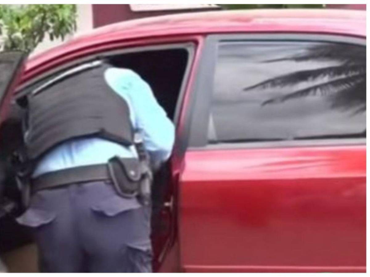 Su esposa se desmayó al encontrarlo: Muerte de taxista VIP en SPS y le dejan un rótulo