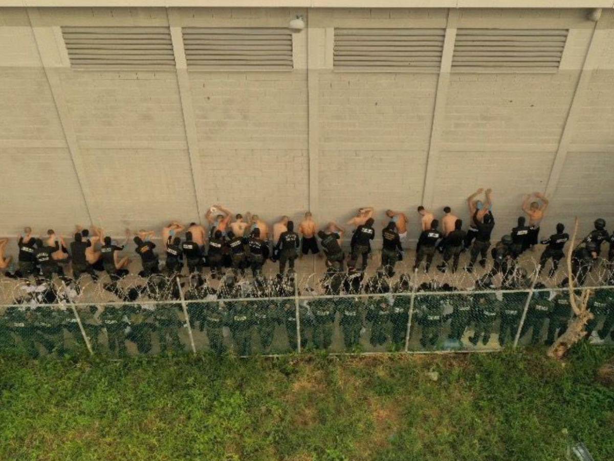 Verán el sol solo una hora a la semana: medidas estilo Bukele aprobadas en cárceles de Honduras