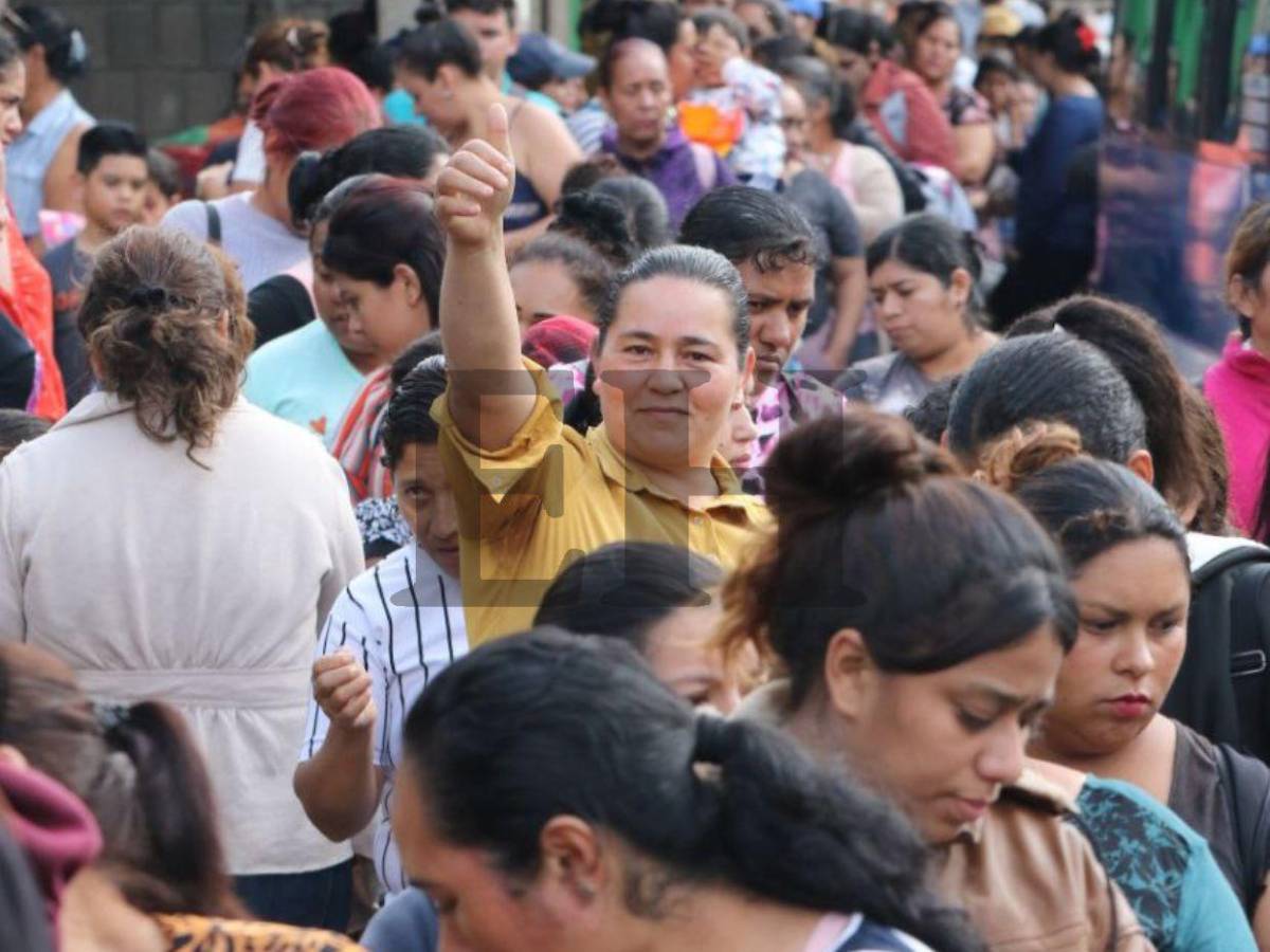 Reparten bono climático en Santa Lucía y pobladores desconocen el propósito