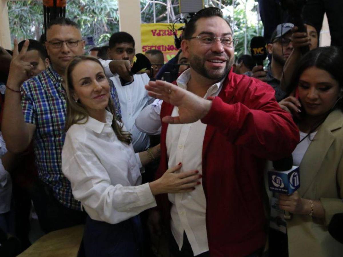 El blanco predominó: así lucieron las esposas de los precandidatos en las elecciones primarias