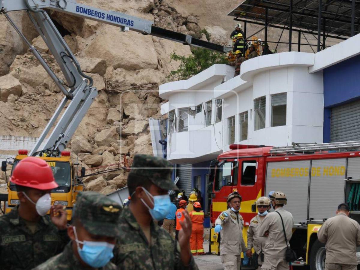 Maquinaria y equipos especializados y unas 40 horas de búsqueda: así fue el rescate de Claudia, Félix y Karen