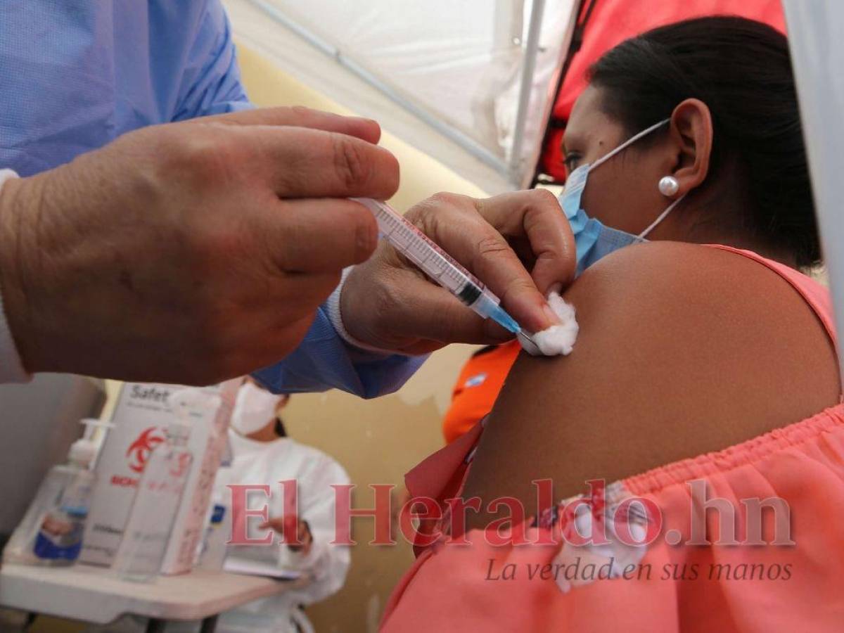 Hay casi un millón de hondureños sin vacunarse contra el covid-19