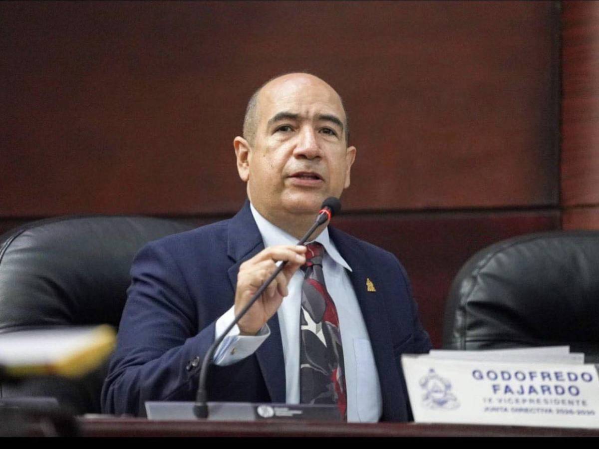 Maneja Adobe, Canva y redes: Godofredo Fajardo revela funciones de su hija en alcaldía de Tegucigalpa