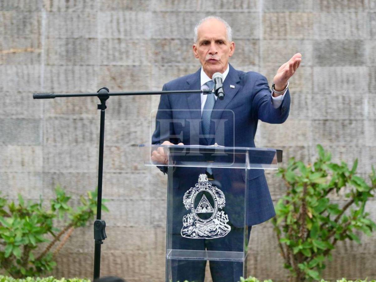 Floridalia Aguilar, viral por su manifestación durante discurso de Nasry Asfura, revela que aún no es doctora